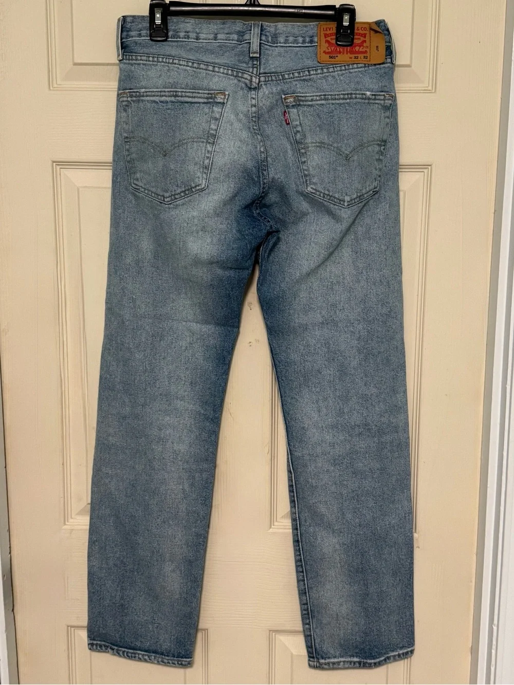 Levi’s 501 Original Men’s Jeans W32 L32 Light Wash Ripped Knees Blue Denim